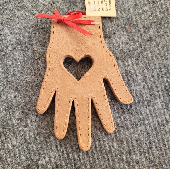 Vintage Gail Laura heart and hand ornament - Picture 2 of 5